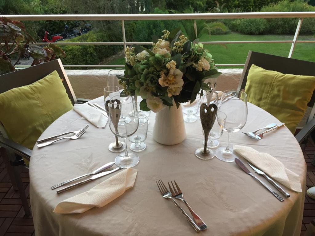 BRIGITTE Studio centre Saint Tropez parking piscine wifi vue mer - 4