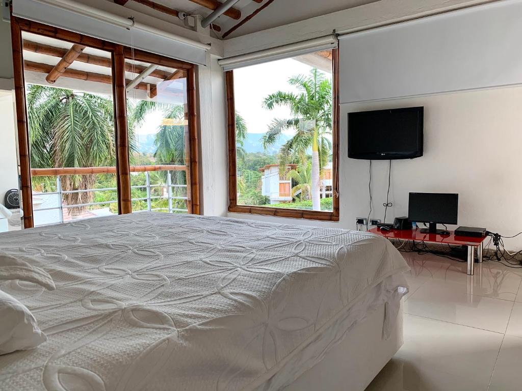 Casa Quinta de Descanso "NUEVA ERA" Via MELGAR - CARMEN DE APICALA -GIRARDOT - 4