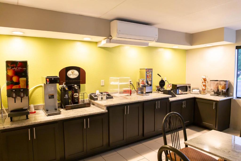 Regency Inn photo