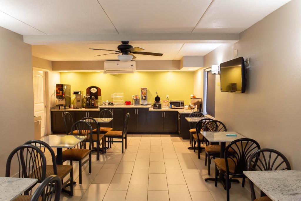 Regency Inn photo