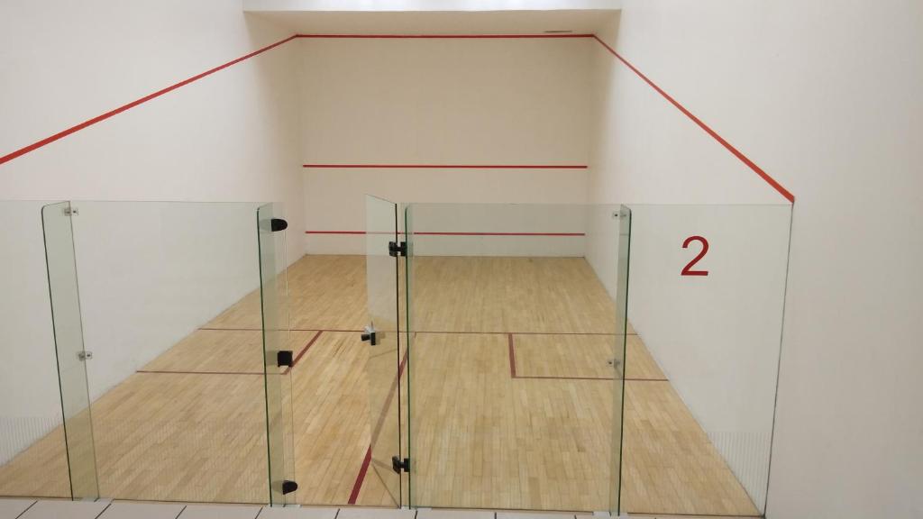 スカッシュコート