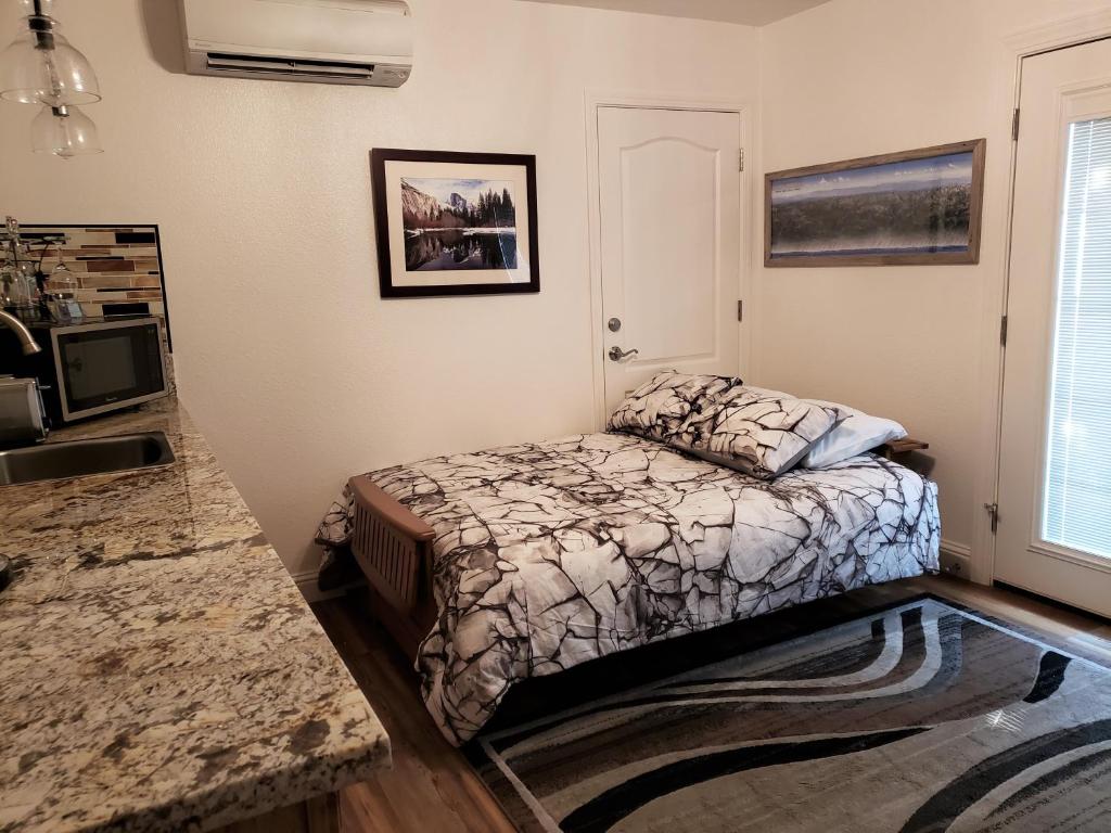 Yosemite Foothill Retreat - Private Guest Suite #2 photo