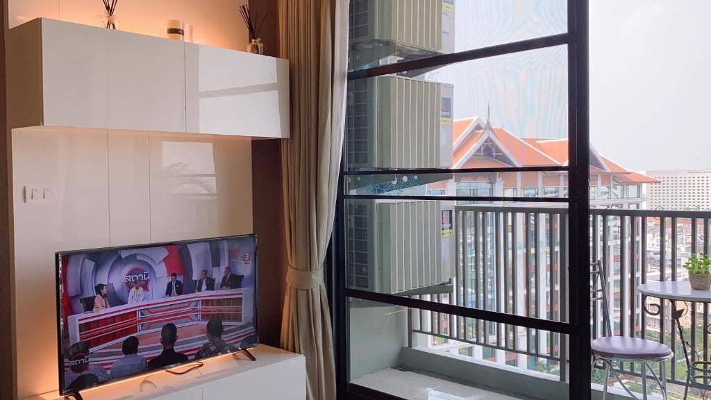 luxury high floor loft pool condo with 2 bedrooms