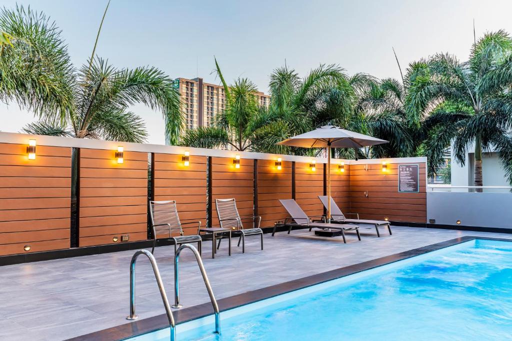 สระว่ายน้ำ