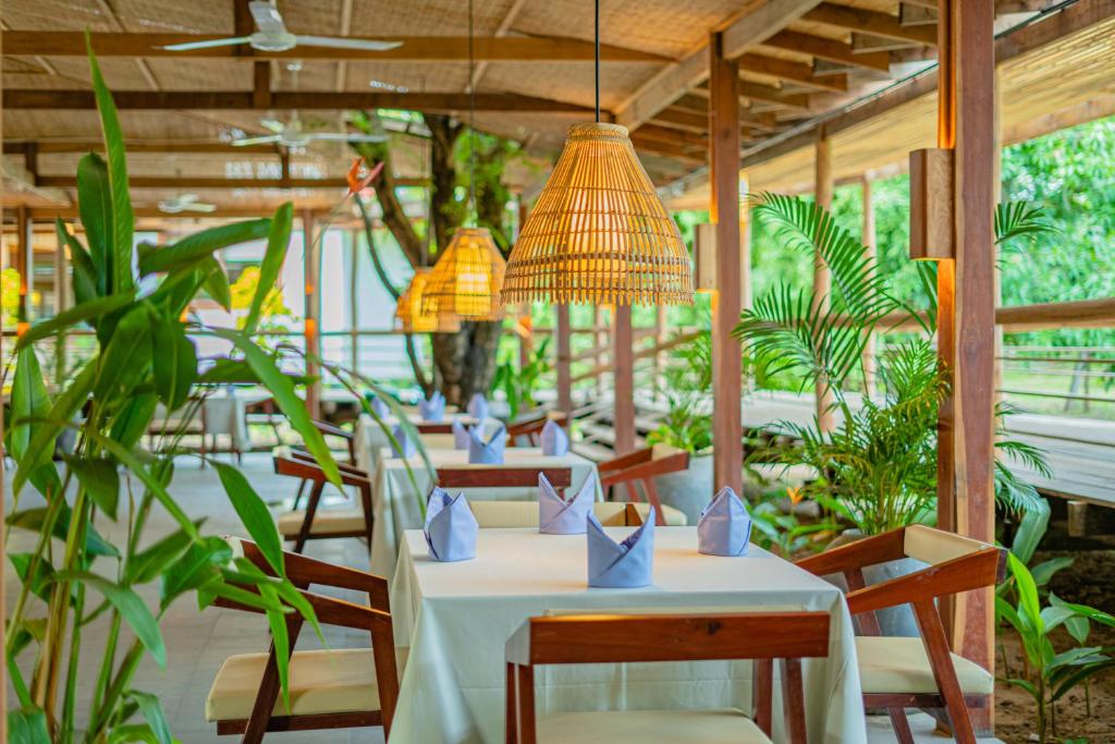 Restaurant, Peam Snea Resort in Kampot