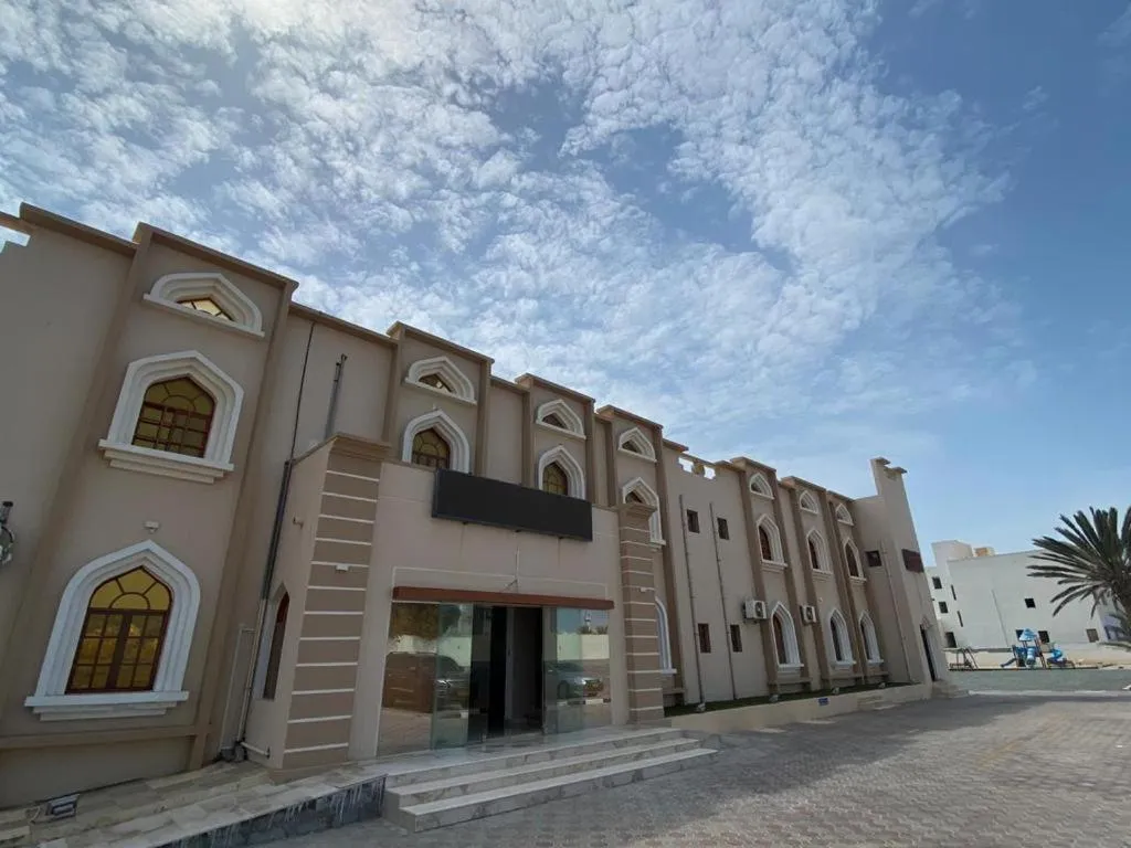 Hotel Danat Al Khaleej, hotel in Ḩilf