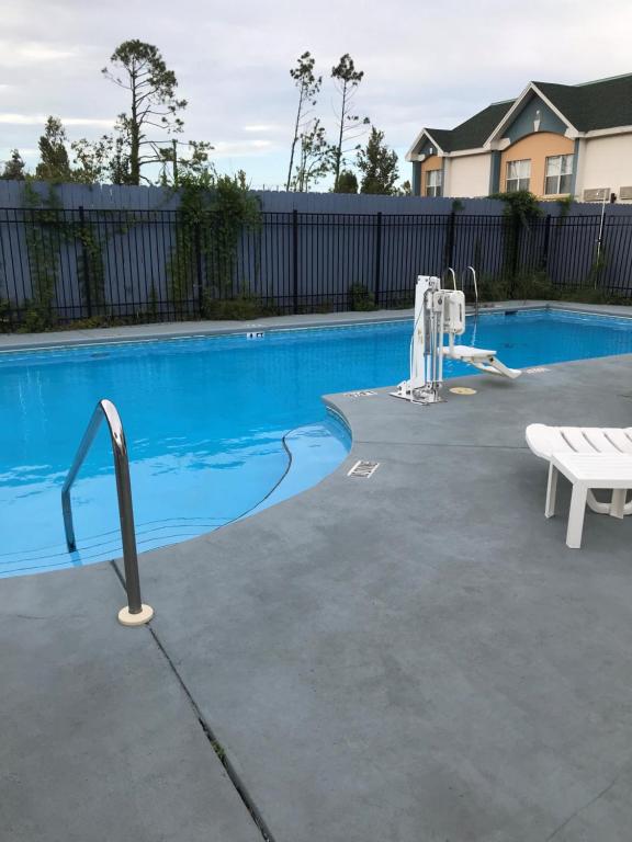 Swimming pool, Days Inn by Wyndham Panama City in Panama City (FL)