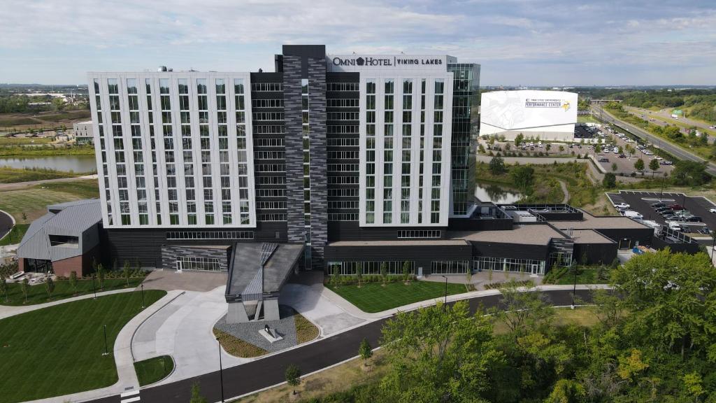 Omni Viking Lakes Hotel photo