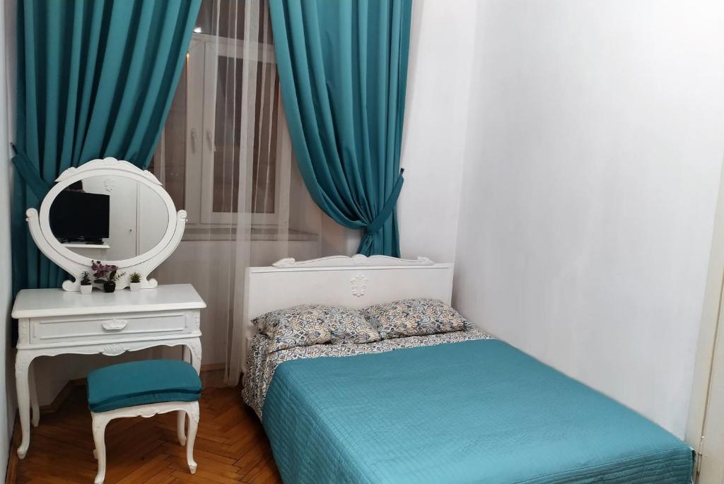 Apartment in the Heart of Rynok Square Романтичні апартаменти на площі Ринок світло є постійно, Lvov