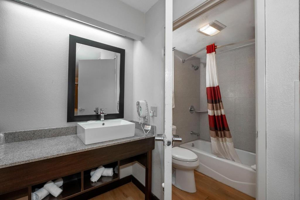 Red Roof Inn Mt Laurel photo