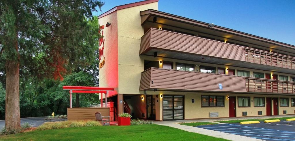 Red Roof Inn PLUS+ Atlanta - Buckhead