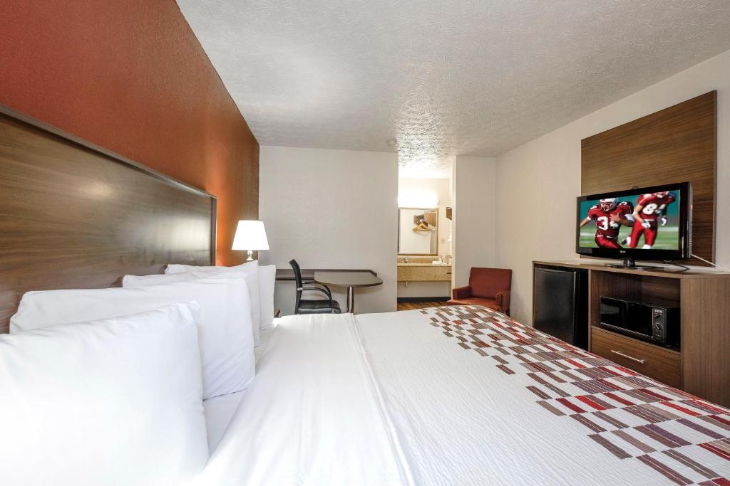 Red Roof Inn Edgewood photo