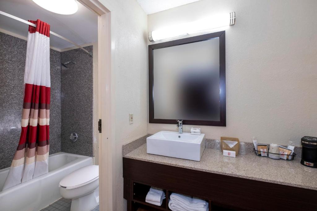 Red Roof Inn Kenly – I-95 photo