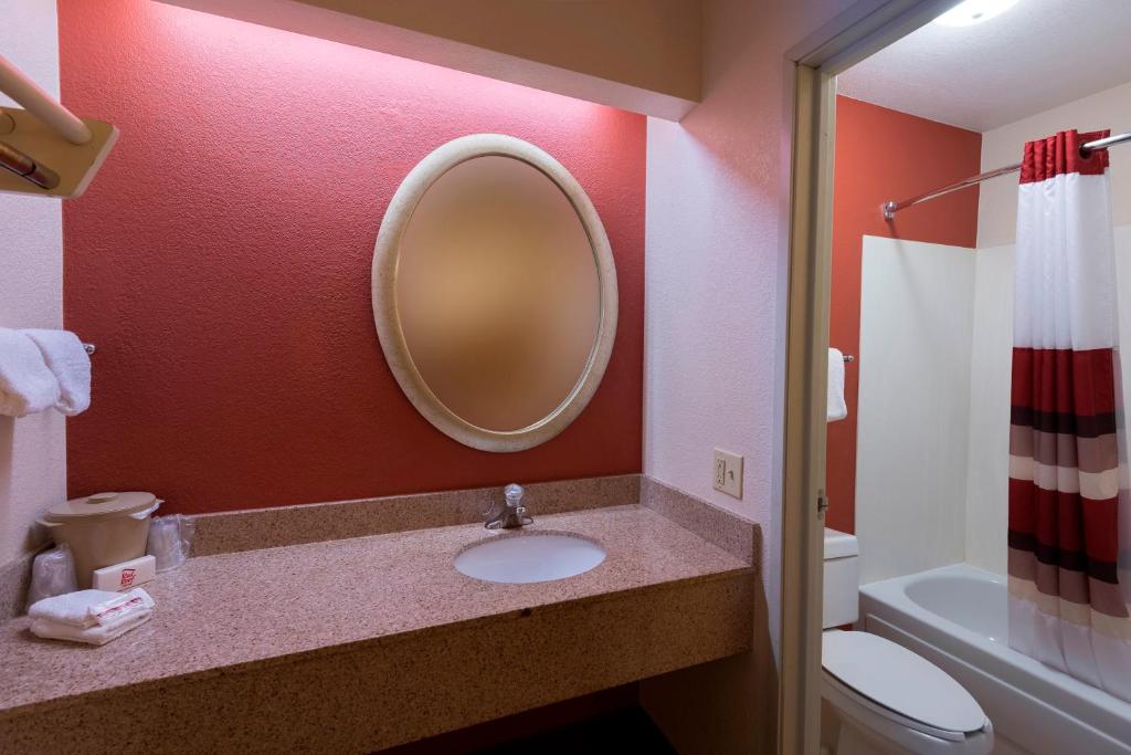 Red Roof Inn San Antonio - Airport photo