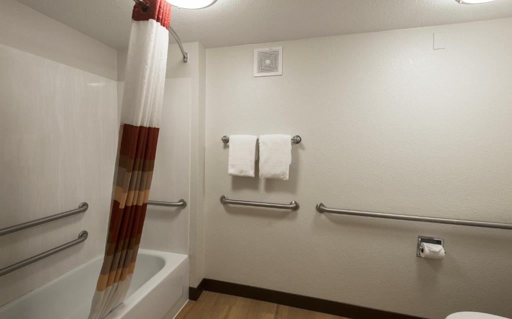 Red Roof Inn San Antonio - Airport photo