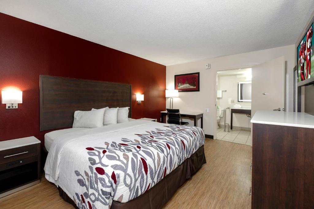 Red Roof Inn Gadsden Photo 11