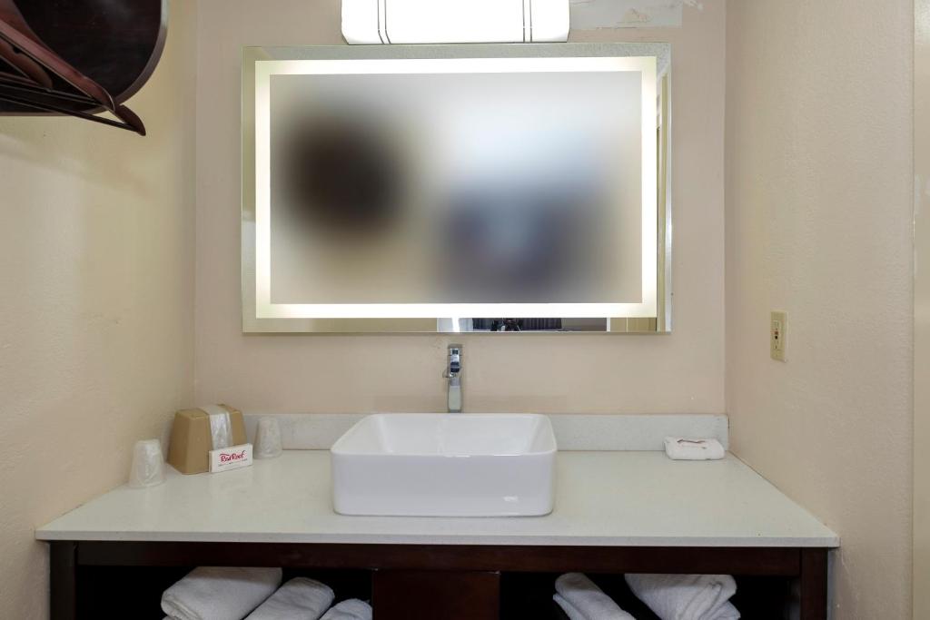 Red Roof Inn Gadsden Photo 15