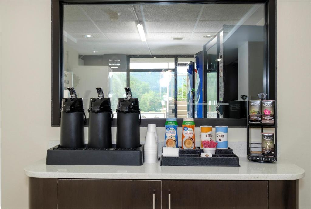 Red Roof Inn Gadsden Photo 22