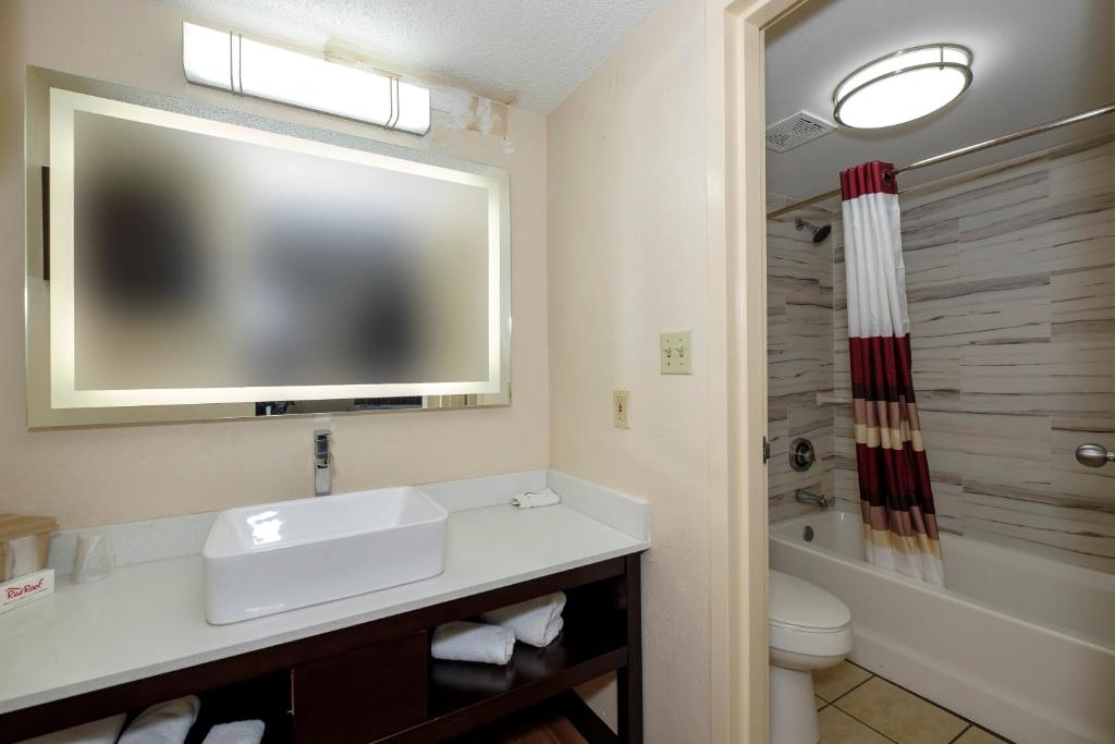 Red Roof Inn Gadsden Photo 33