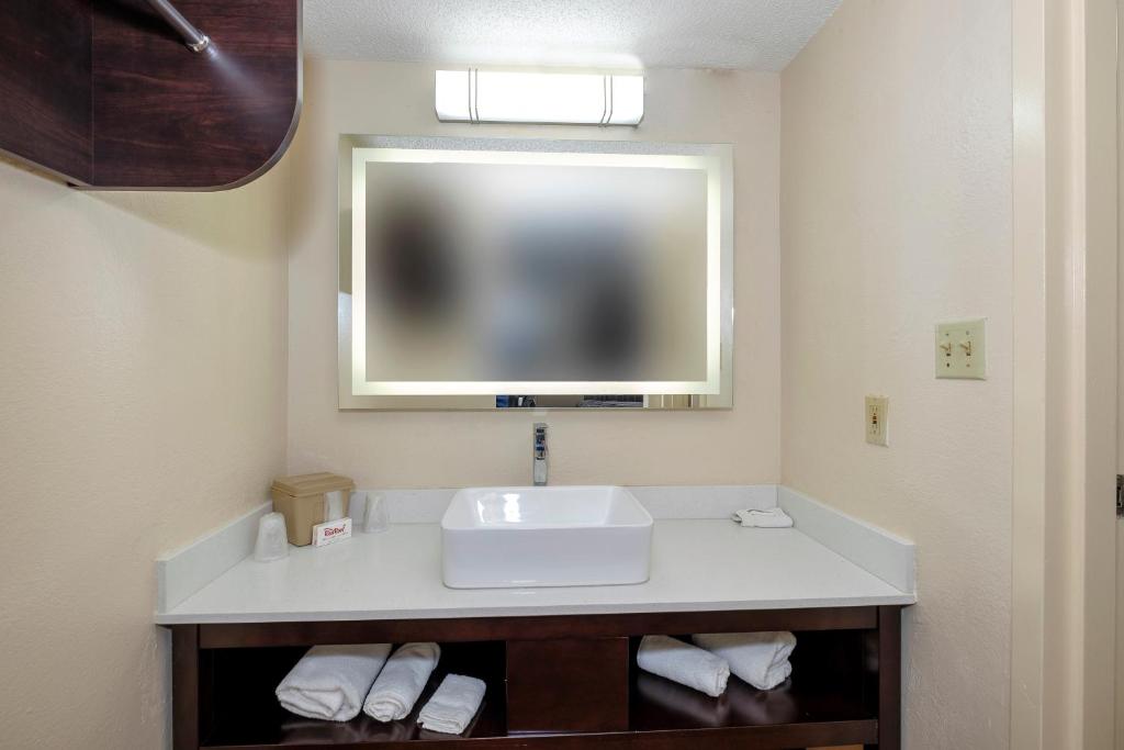 Red Roof Inn Gadsden Photo 34