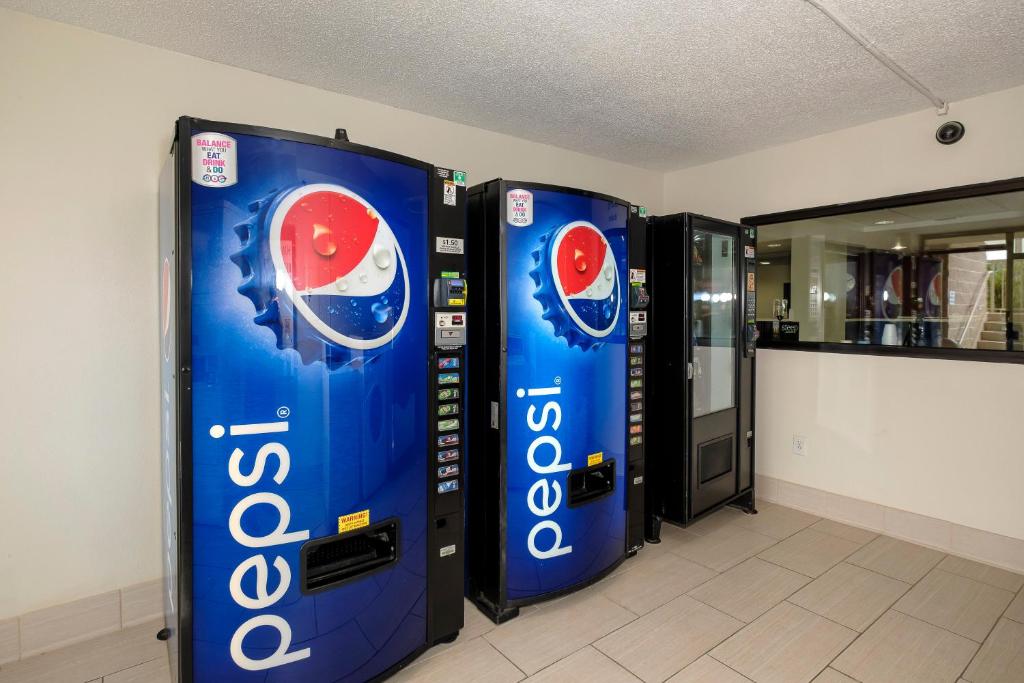 Red Roof Inn Gadsden Photo 35