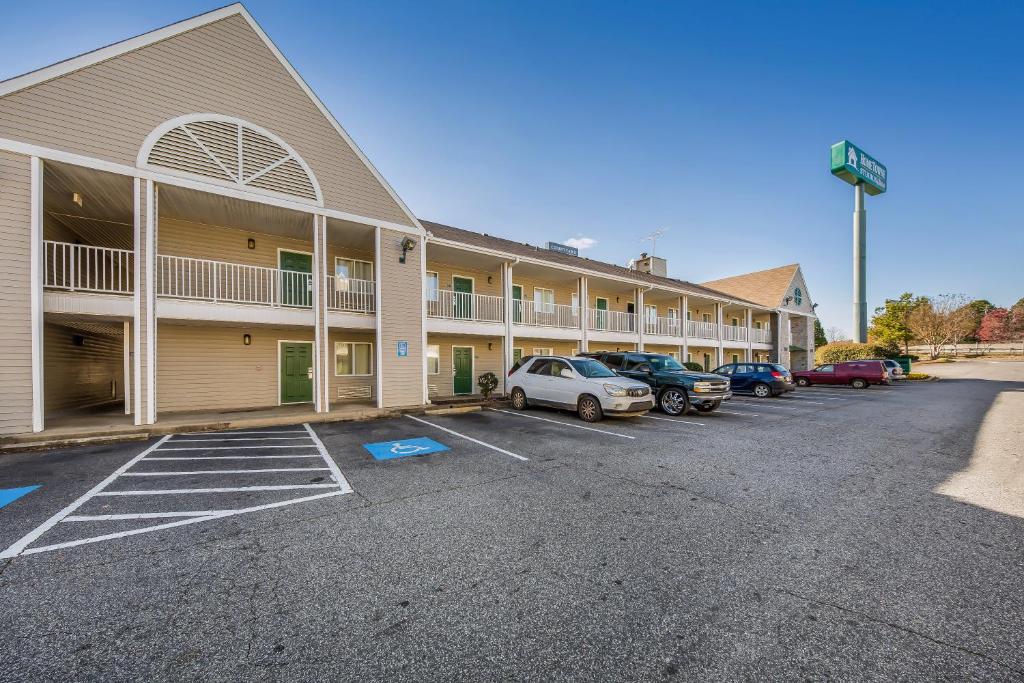 HomeTowne Studios by Red Roof Spartanburg - Asheville Highway, Southern Shops