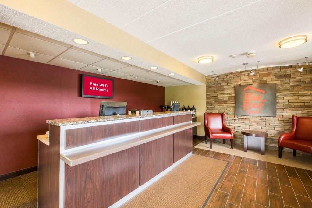 Red Roof Inn Boston - Southborough/Worcester フロント・ロビー