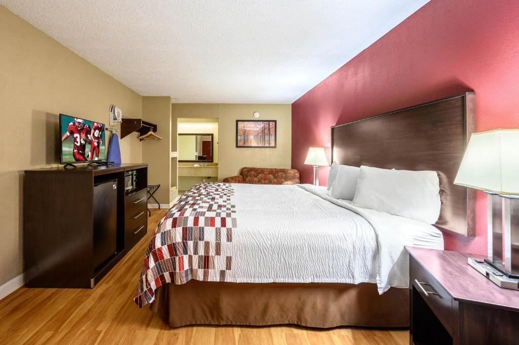 Deluxe 1 King Bed Smoking