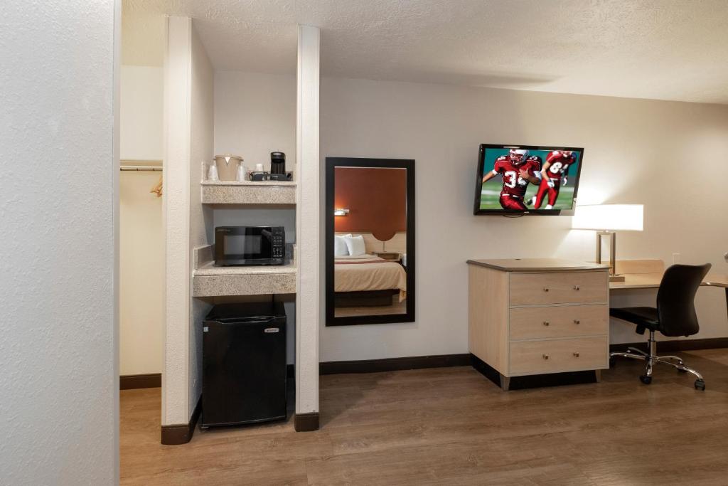 Red Roof Inn Indianapolis - Greenwood Photo 9