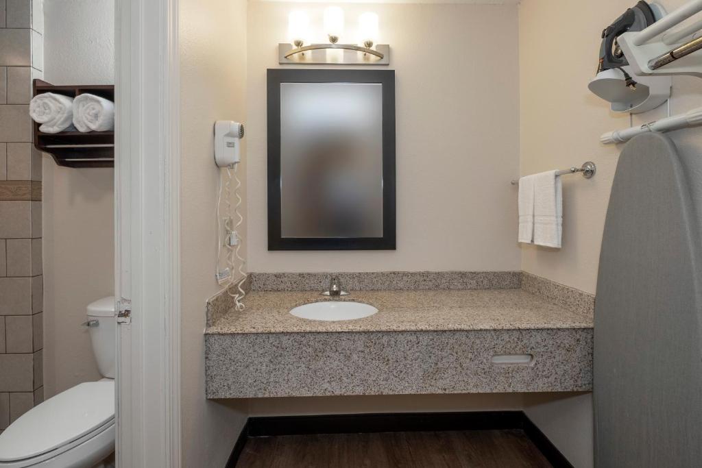 Red Roof Inn Indianapolis - Greenwood Photo 17