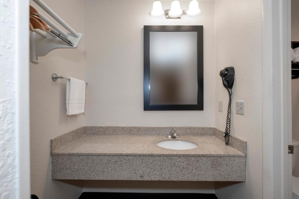 Red Roof Inn Indianapolis - Greenwood Photo 25