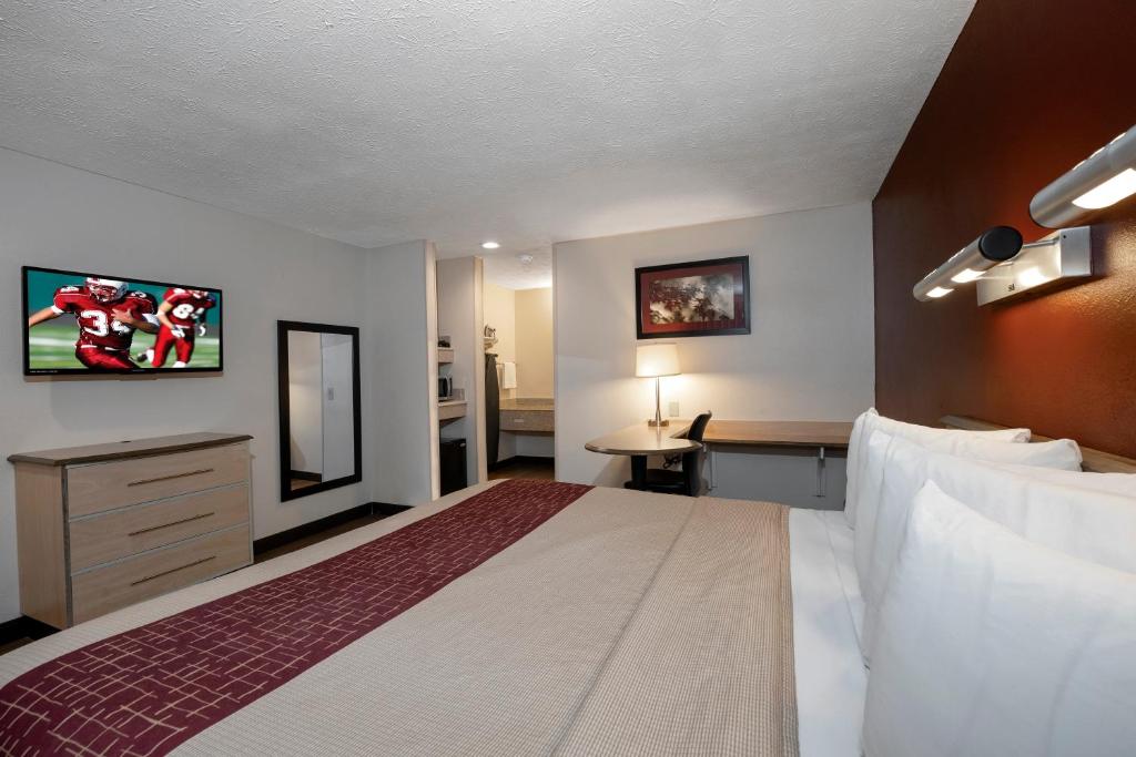 Red Roof Inn Indianapolis - Greenwood Photo 28