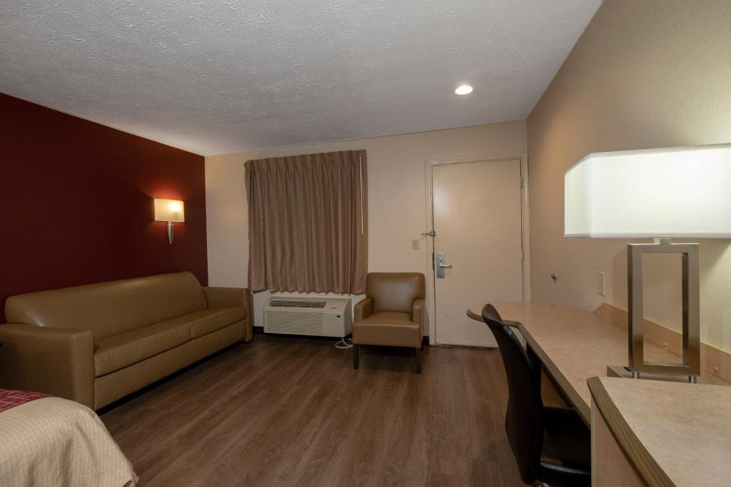 Red Roof Inn Indianapolis - Greenwood Photo 45