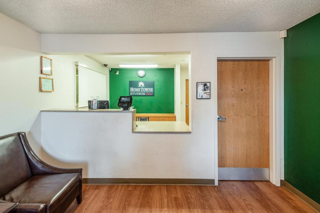 HomeTowne Studios Spokane - Valley photo