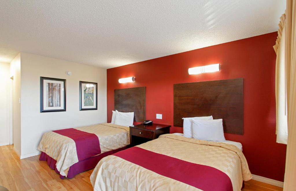 Red Roof Inn Mojave Photo 0