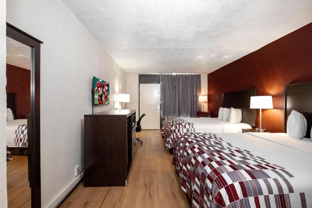 Americas Best Value Inn - West Point Photo 1