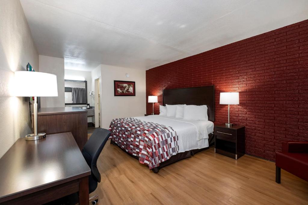 Americas Best Value Inn - West Point Photo 3