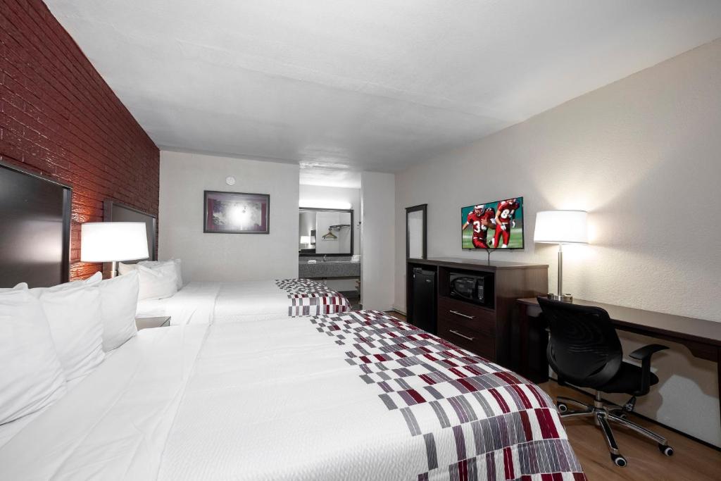 Americas Best Value Inn - West Point Photo 8