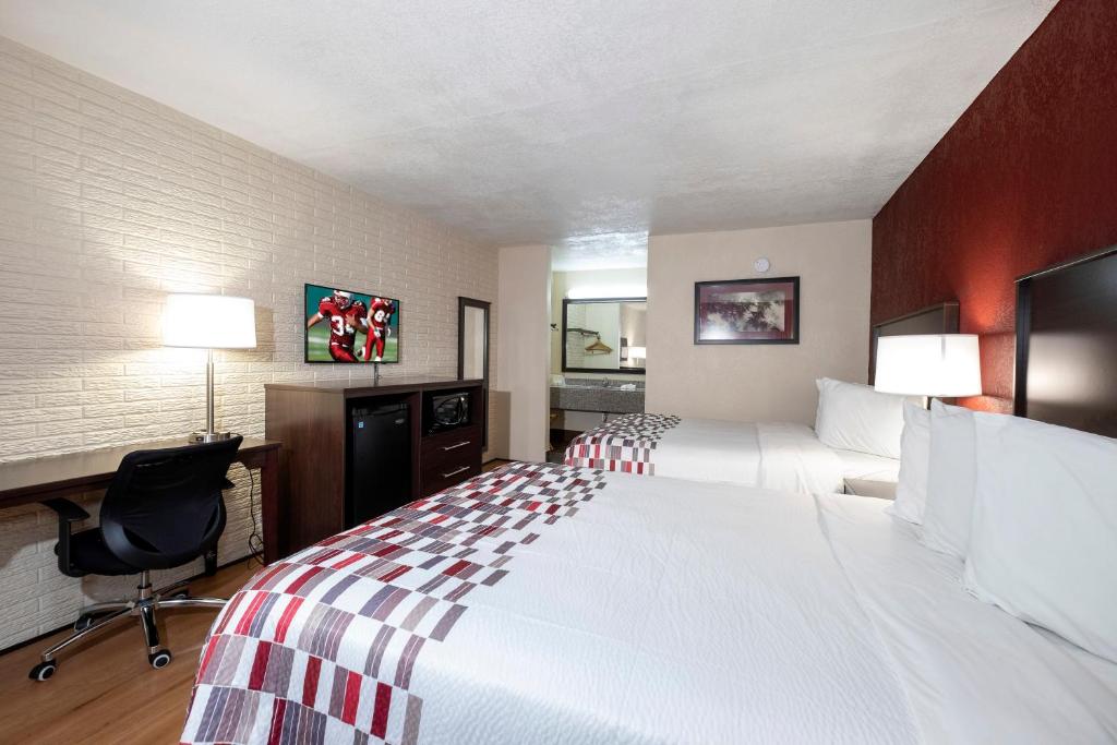 Americas Best Value Inn - West Point Photo 9