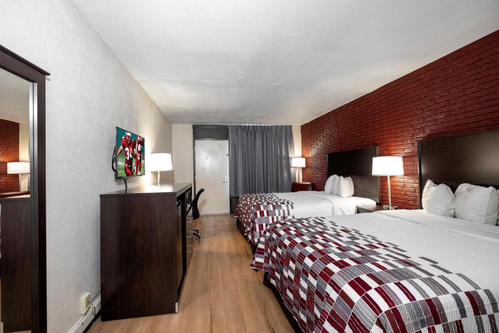 Americas Best Value Inn - West Point Photo 10