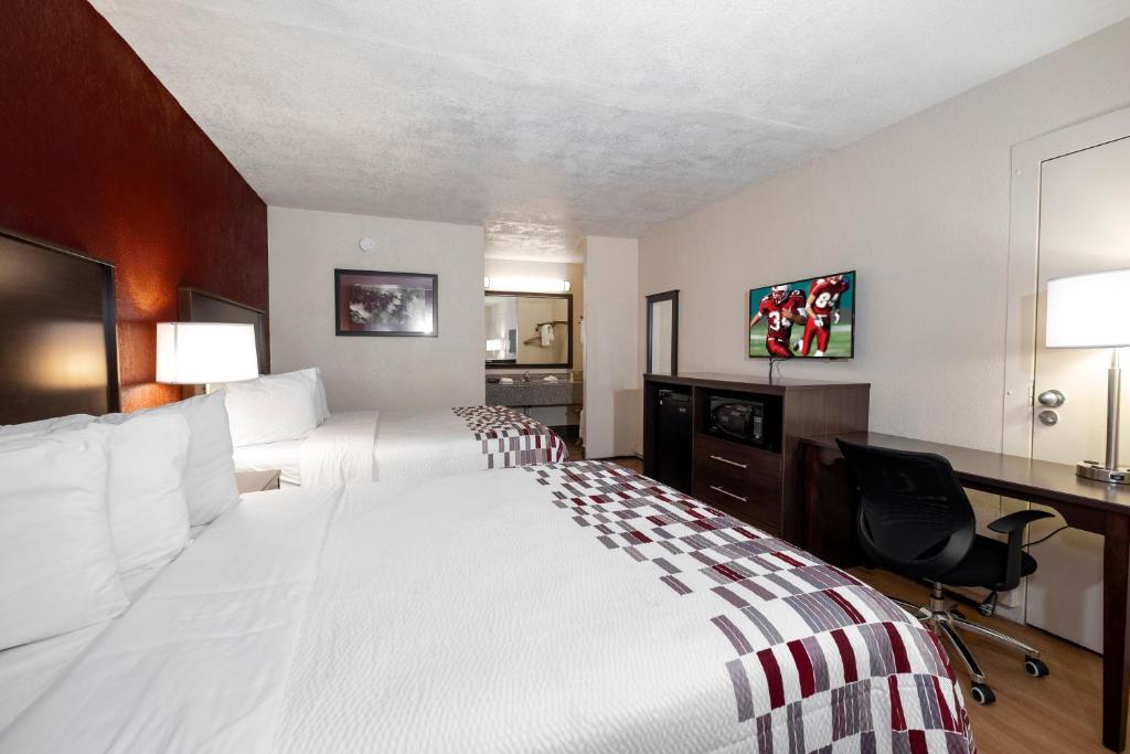 Americas Best Value Inn - West Point Photo 11