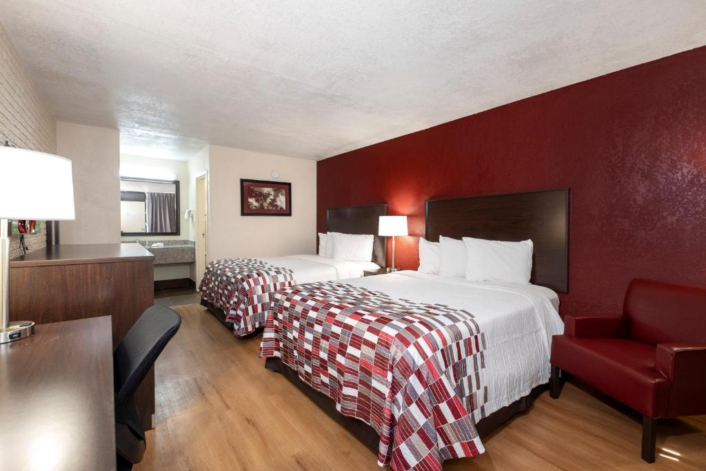 Americas Best Value Inn - West Point Photo 12