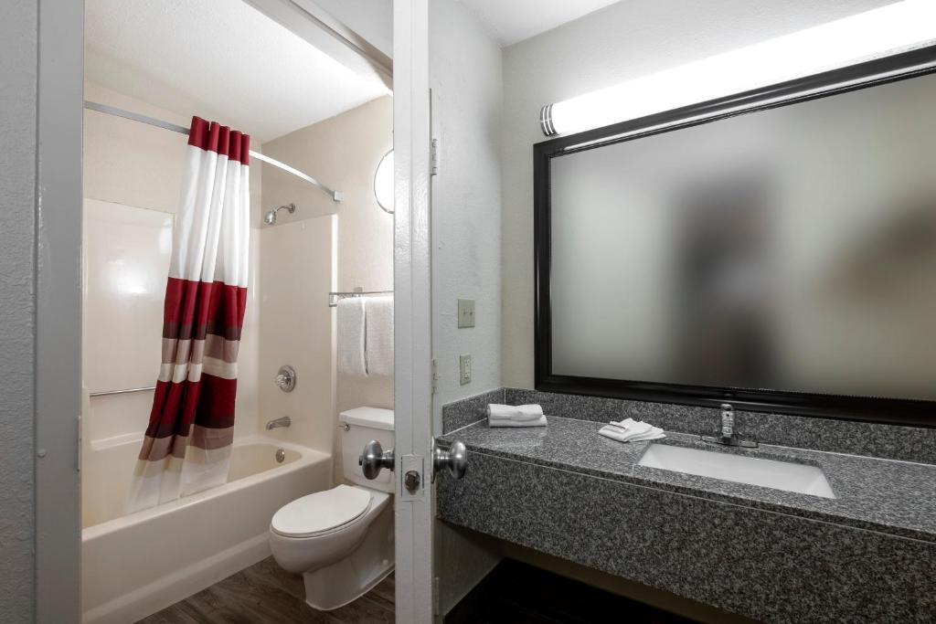 Americas Best Value Inn - West Point Photo 20