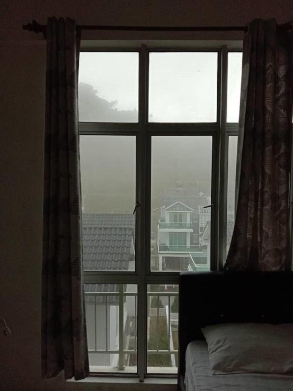 ASTINA BARINGTON SQUARE GOLDENHILL APRT P MALAM