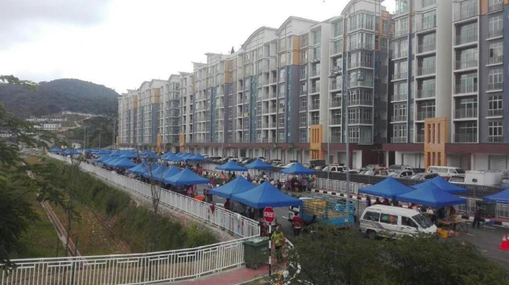 ASTINA BARINGTON SQUARE GOLDENHILL APRT P MALAM photo