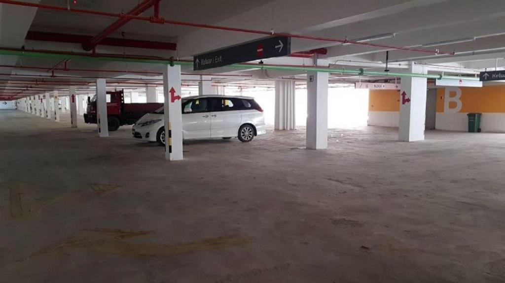 ASTINA BARINGTON SQUARE GOLDENHILL APRT P MALAM photo