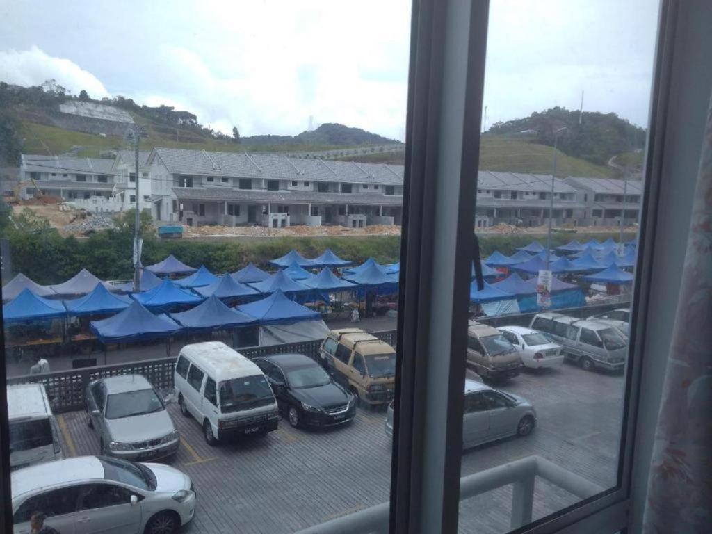 ASTINA BARINGTON SQUARE GOLDENHILL APRT P MALAM photo