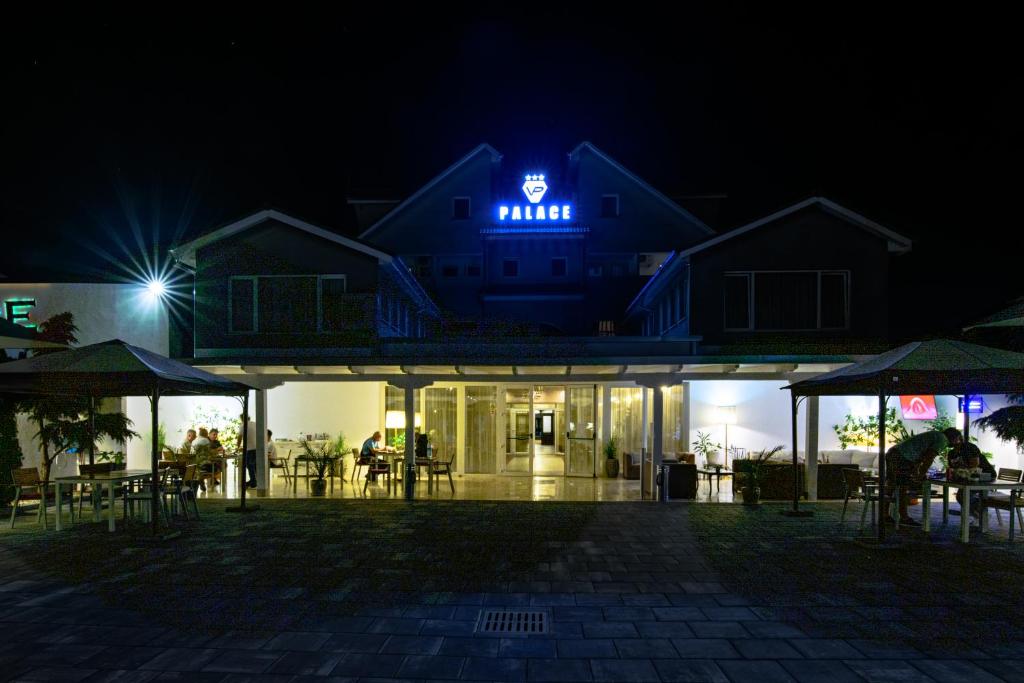 Vila Palace — Hotel in Caransebes