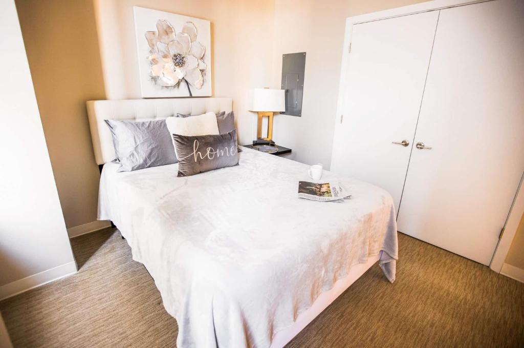 2BR/2BA Brand New Executive Luxury Suite w/ Gym by ENVITAE photo