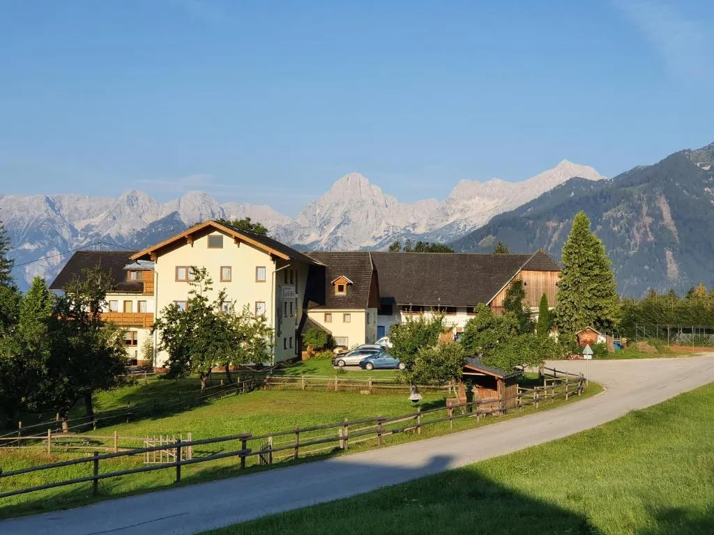 Pension ALPENHAUS, hotel in Vorderstoder